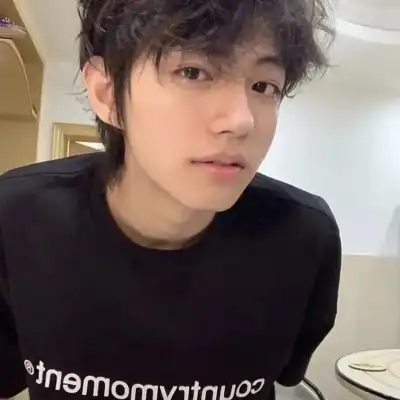 罗蔓君
